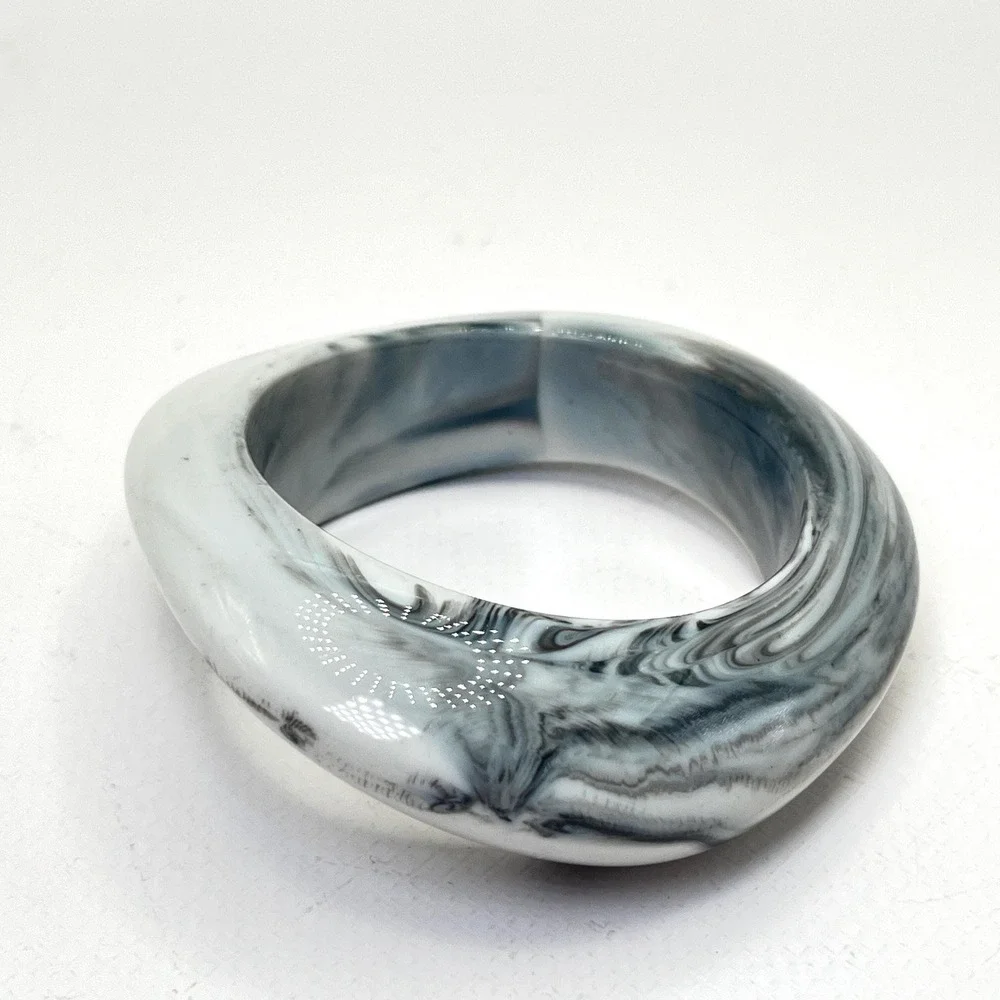 Vintage Black and White Marbled Mod Chunky Lucite Heavy Plastic Bangle Bracelet
